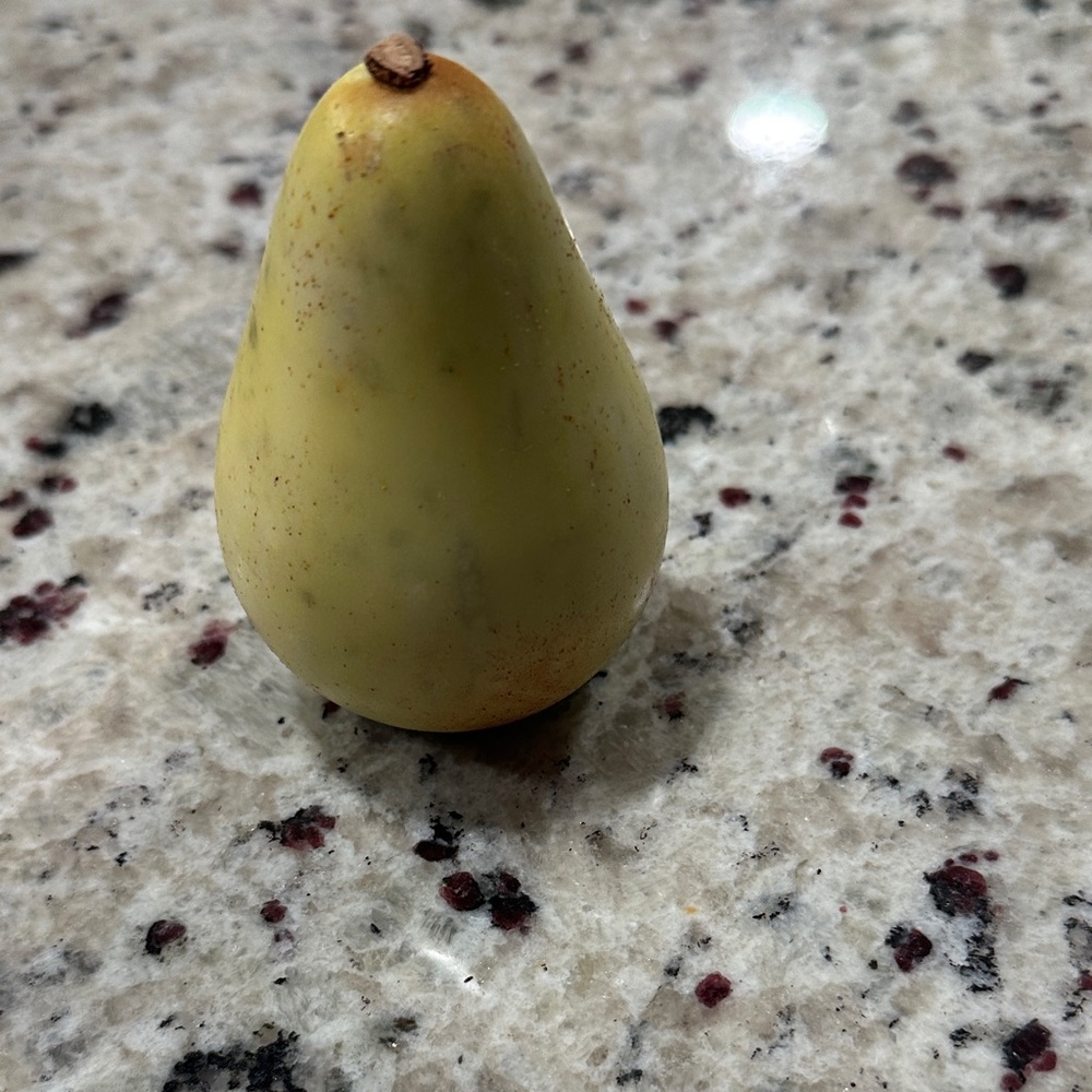 Fresh Yellow Pear - Picture 2 of 4